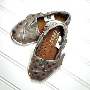 Tom's | gold polka dot alpargata slip on loafers